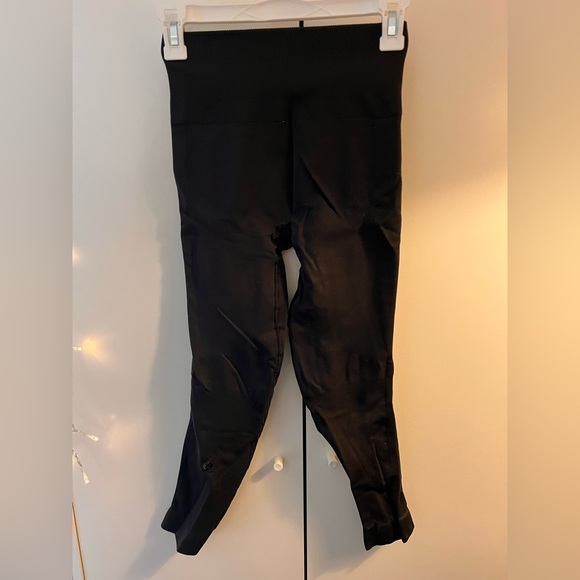 Set of 3! Lululemon Compression Leggings! 💚💙🖤 - Picture 5 of 7